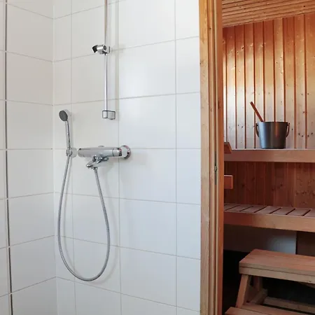 Taloyllaes, Huonemajoitus 招待所 Äkäslompolo